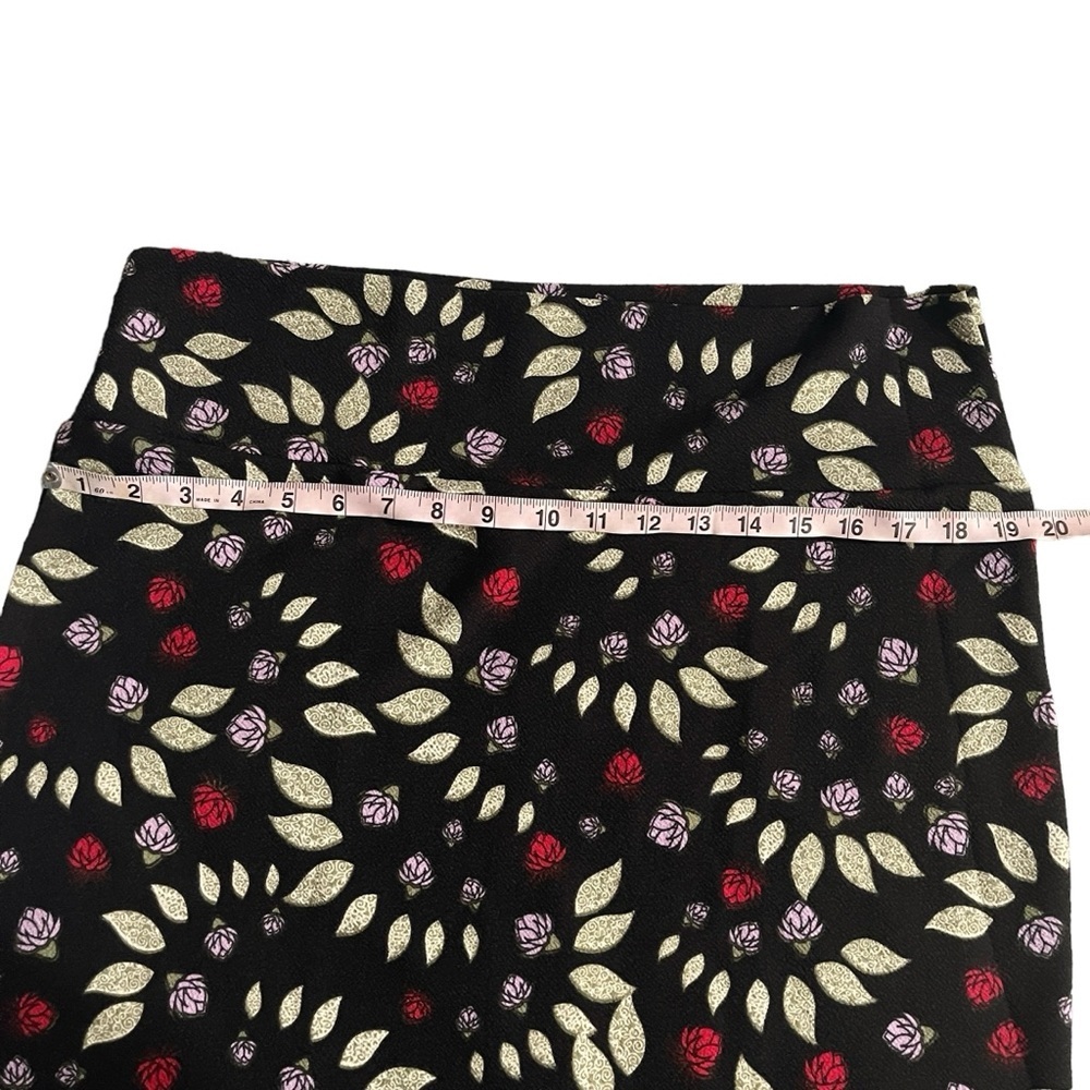 NWT LULAROE CASSIE Pencil Skirt Size 2XL Black Floral Leaf Stretch Knee - Picture 4 of 7